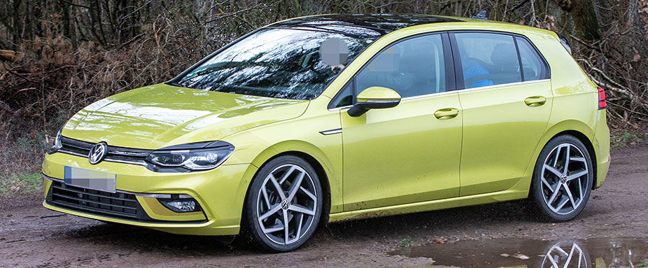 Volkswagen Golf 8 von der Seite