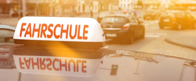 Fahrschule Schild Auto