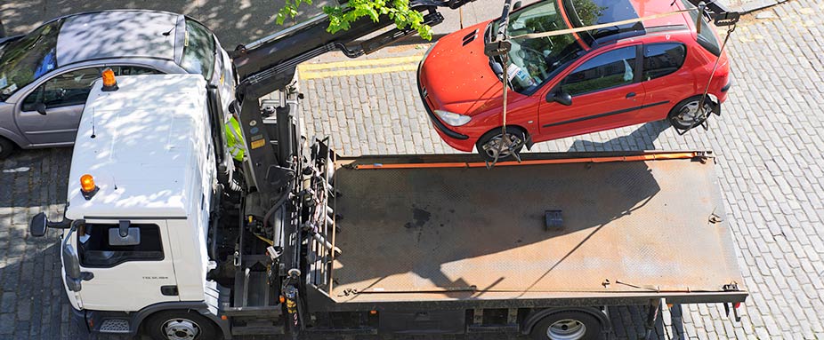 Auto wird abgeschleppt