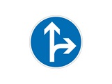 Verkehrszeichen: Rechts geradeaus