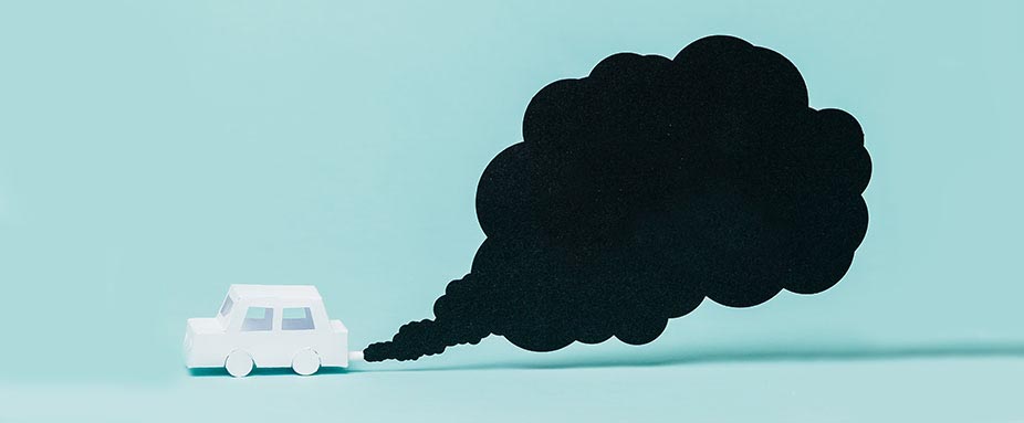 Illustration Auto mit schwarzen Abgasen