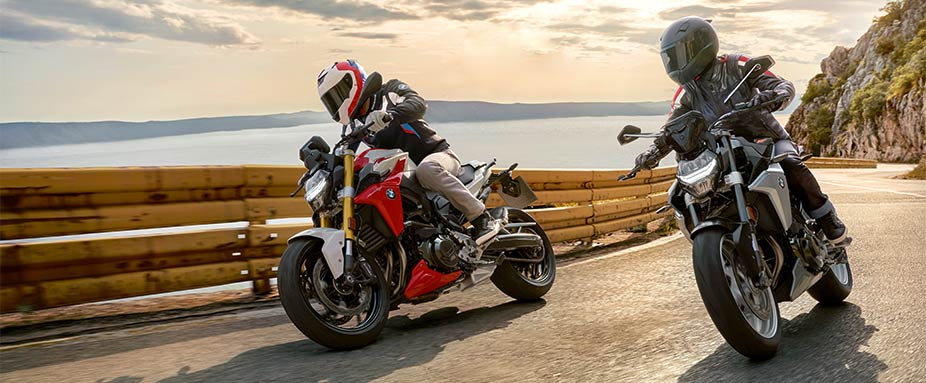 Motorrad Neuheiten 2020 BMW F900 fahrend dynamisch