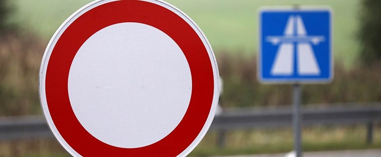Verbotene Einfahrt Vollsperrung Autobahn
