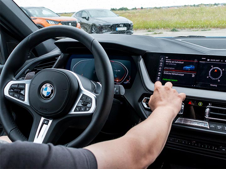 Vernetzung Und Konnektivitat Von 11 Kompaktwagen Im Test Adac