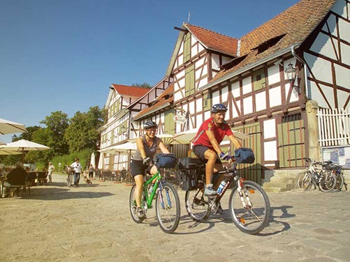 Radfahrer auf der deutschen Märchenstraße