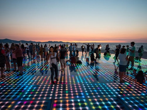 Lichtinstallation "Sonnengruß" in Zadar