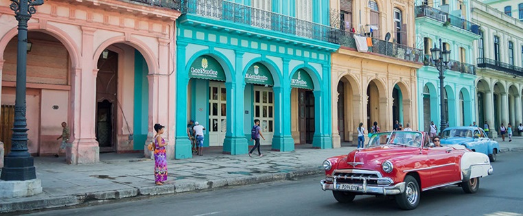 Oldtimer in den Straßen von Havanna auf Kuba