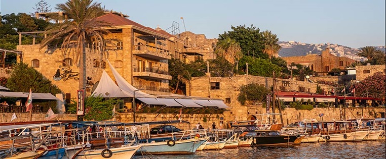 Ansicht von Stadt am Meer im Libanon