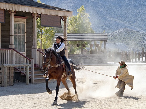 Action im Westernpark oasis auch mini hollywood genannt in Tabernas Andalusien Reiter show
