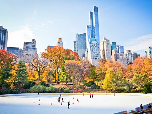 Schlittschuhlaufen auf dem Trump Wollman Rink im Central Park in New York