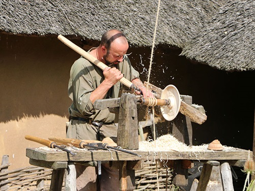 Handwerker im Wikinger Muesum Haithabu