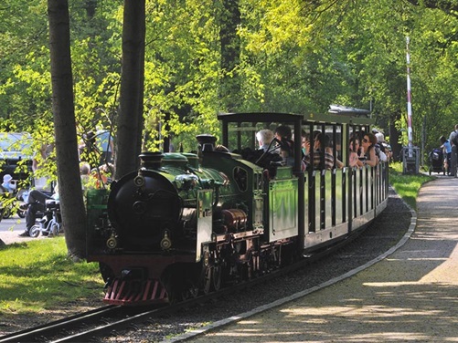 Parkbahn im Großen Garten in Dresden