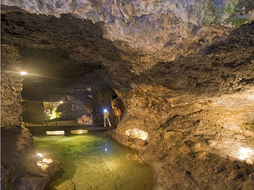 Höhlenwege in den Grutas de Sao Vicente