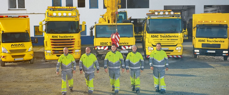 Mitarbeiter und Fuhrpark des ADAC Truckservice