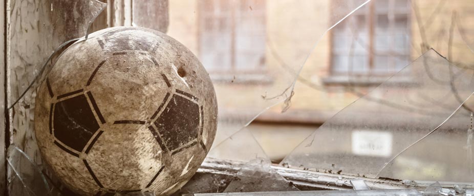 Kaputte Fensterscheibe Fußball Entschuldigung Privathaftpflicht ADAC