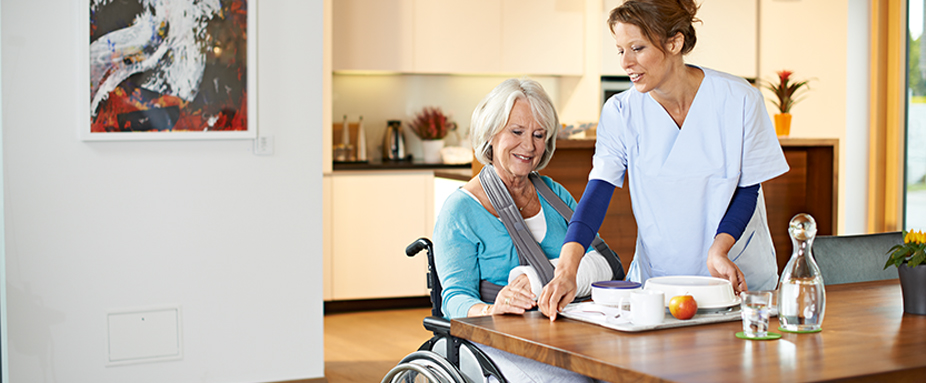 Patient Rollstuhl Pflegehilfe Privatschutz ADAC